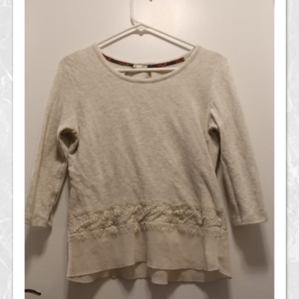 Quarter sleeve top